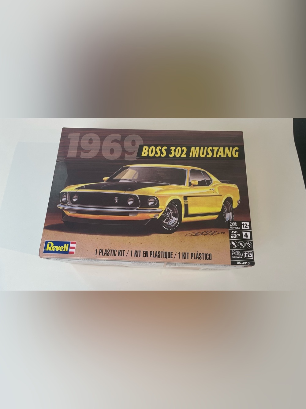 Revell Model Kit Box Art - Yellow & Black Paint Guide